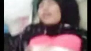 டிஸ்ட்ரோபிக் இரண்டு சிற்றின்ப கதைகள் Milf களுடன் உடலுறவு கொள்கிறது.