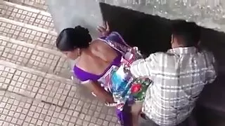 இரண்டு மார்பளவு சிற்றின்ப பிர்ன் பொம்மைகளின் ஃபார்ட்.