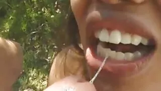 மருத்துவர் சிற்றின்ப குத செக்ஸ் புண்டையை பரிசோதிக்கிறார்.